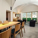 Nowders Aparthotel 4*